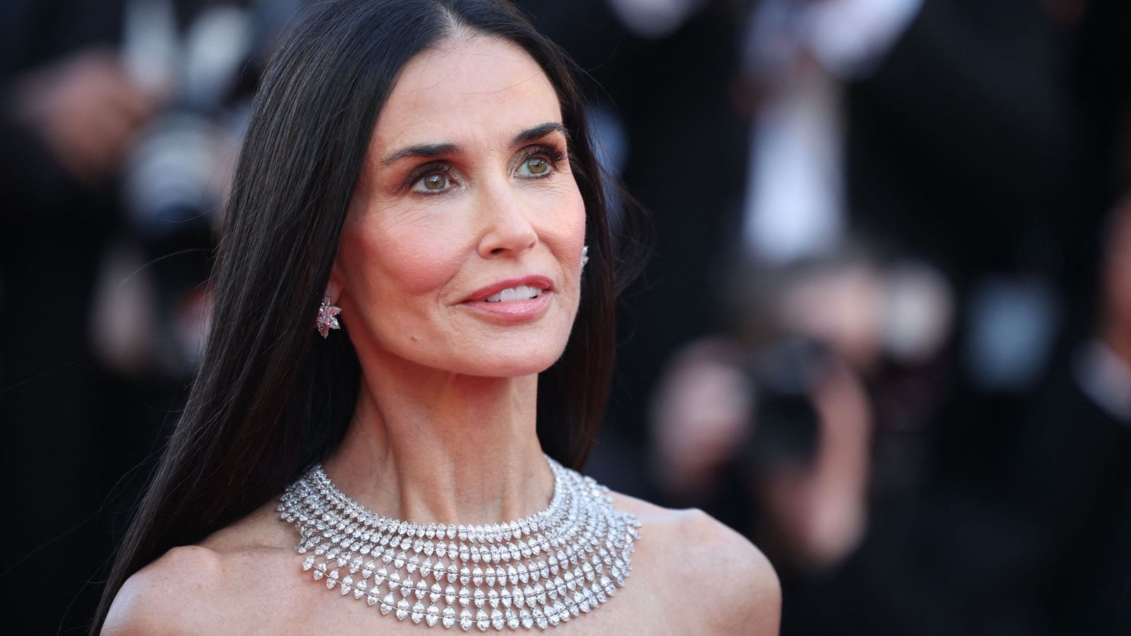 demi_20moore_20cannes_202026_20look_20GettyImages-2275301350